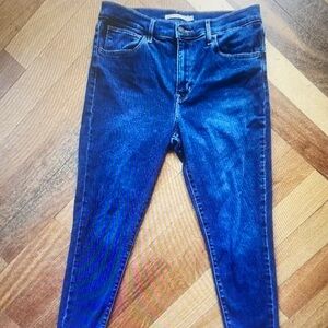 Levi’s 720 High Rise Super Skinny Crop Jeans Size 30